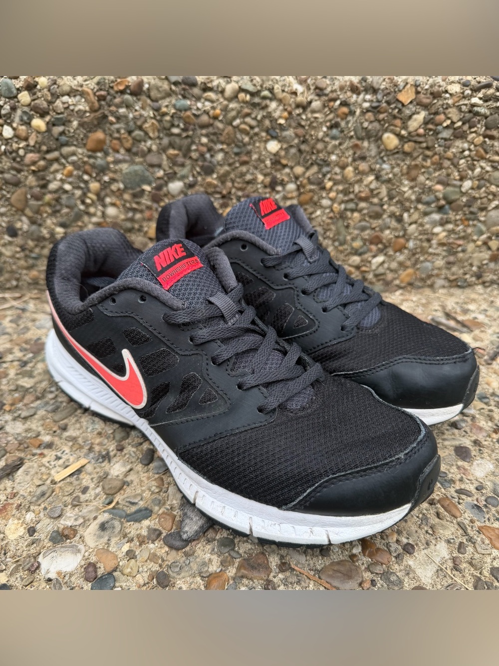 Nike women’s downshifter6 running walking 8.5 black and pink